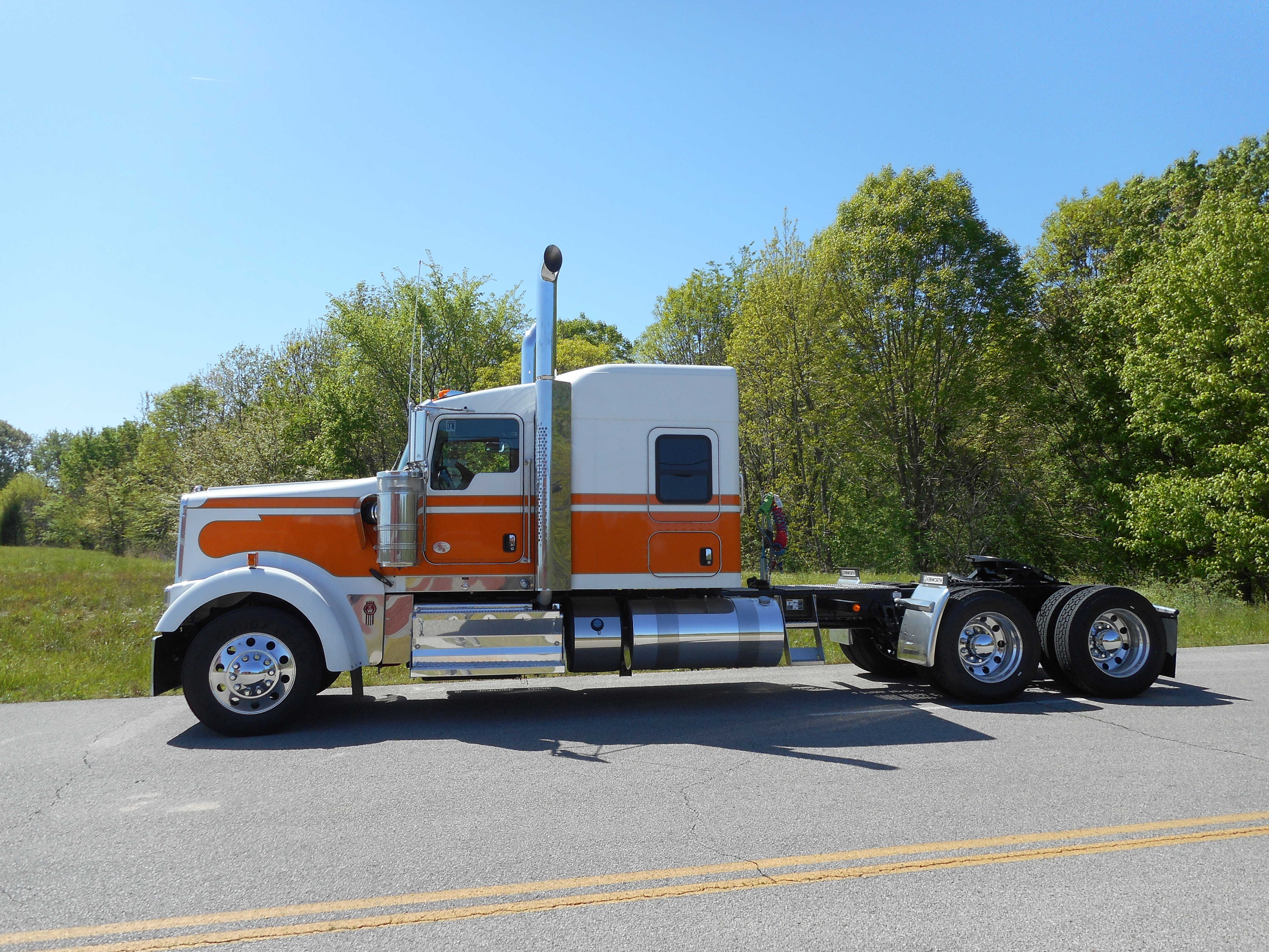2019 KENWORTH W900L for sale in Jackson, TN 1XKWD49XXKR242965